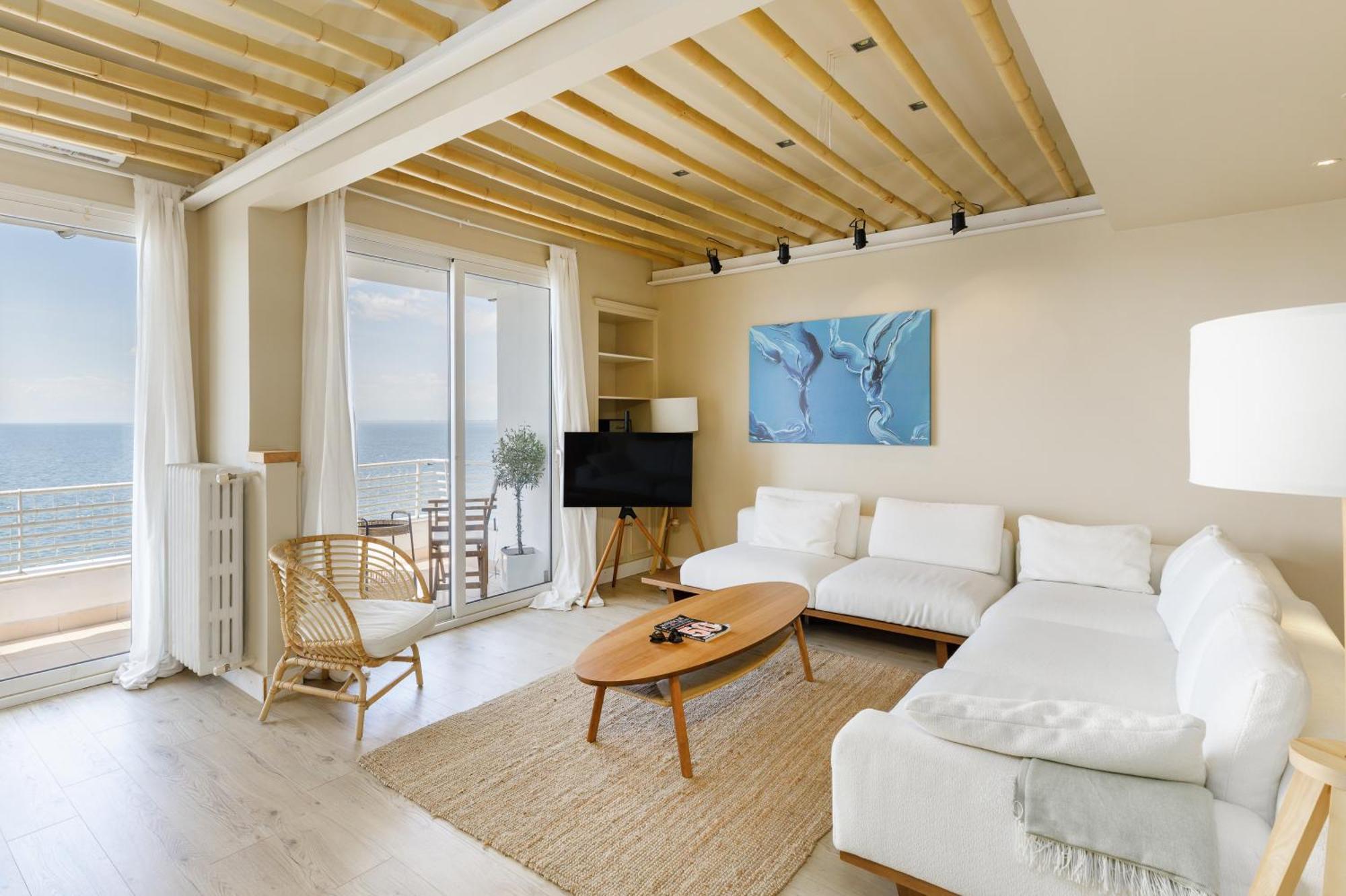 Infinity & Beyond By Halu! - Seafront Apartments Thessaloniki Exterior photo
